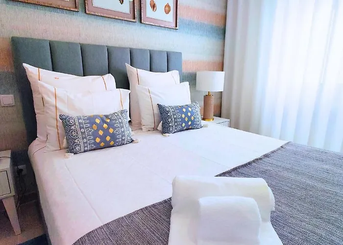 Holidays Centro نازاريه