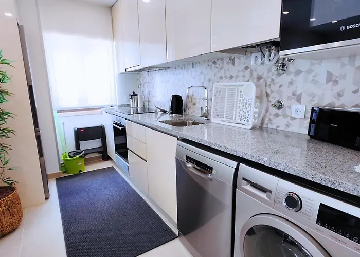 Holidays Centro نازاريه