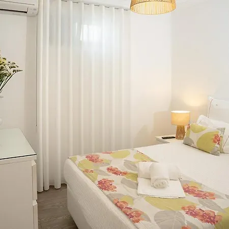 Holidays Centro نازاريه